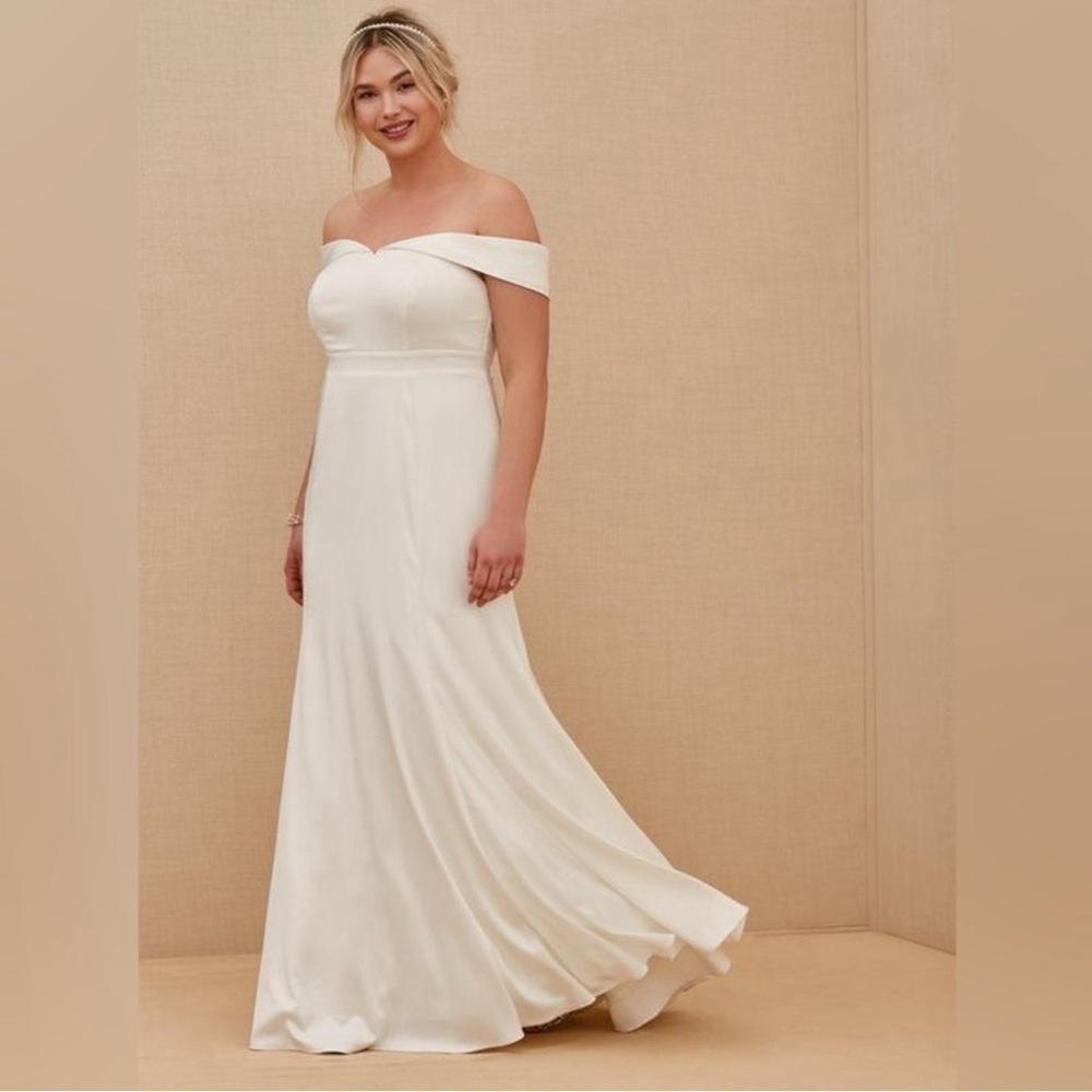 Torrid Satin Mermaid Wedding Dress - NEW - Fits like a 16